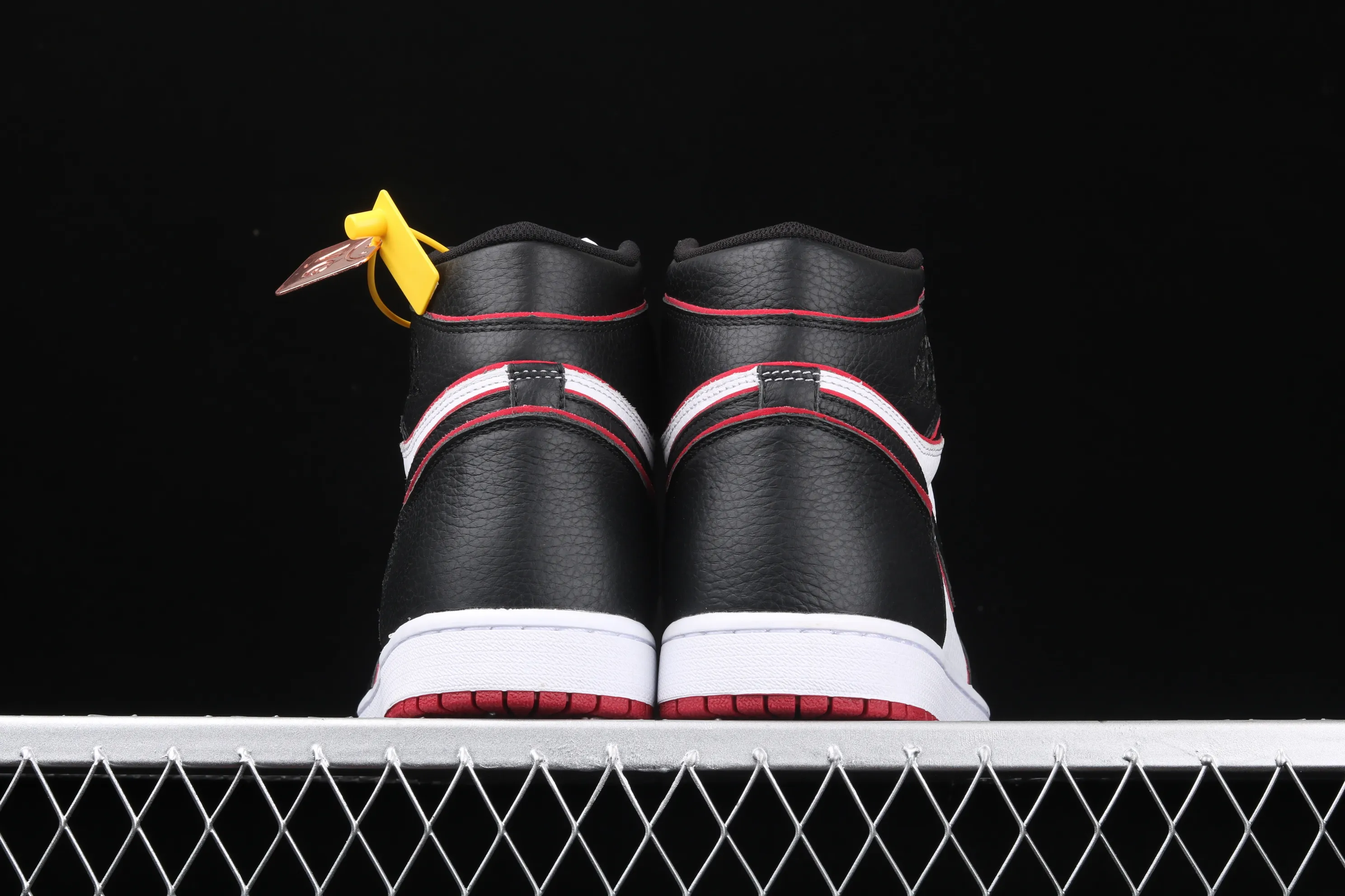 All categories Air Jordan Jordan series basketball shoes Air Jordan 1 High Air Jordan 1 RETRO HIGH OG AJ1 Joe 1 new black and red high frequency flying wing LOGO 555088-062
